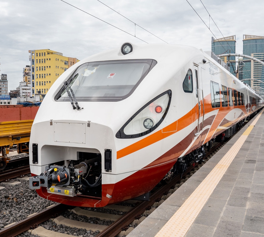 2DAYS SAFARI BY TRAIN TO MIKUMI NATIONAL PARK