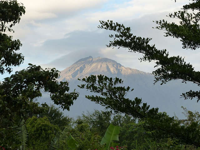 4 DAYS TREKKING MOUNT MERU.